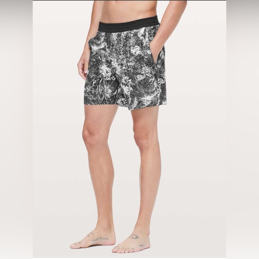 Lululemon Channel Cross Short *7" Updated
Wildwood Multi Black - Picture 2 of 7